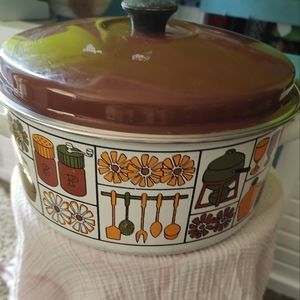 Vintage/retro 70s handled enamel pot with lid and flower floral print MCM
